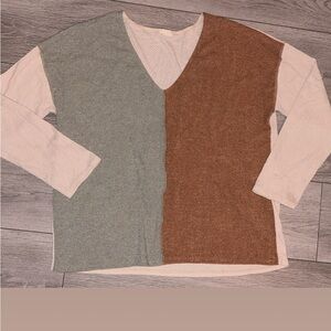 Bibi Size Large Long Sleeved Vneck Shirt Color Block Ribbed Soft